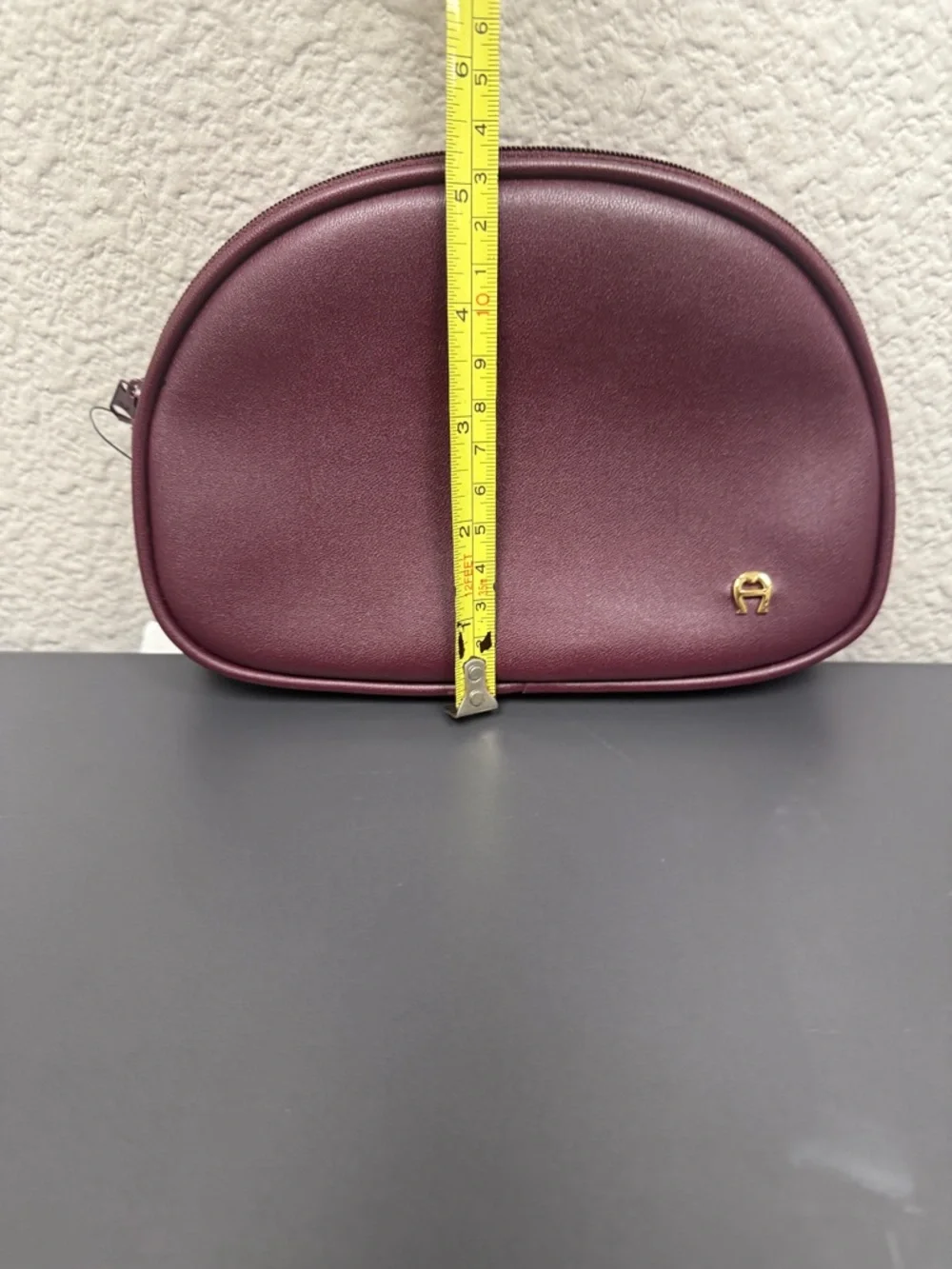 Etienne Aigner detail closure